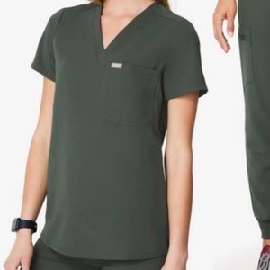 Figs moss Catarina scrub top